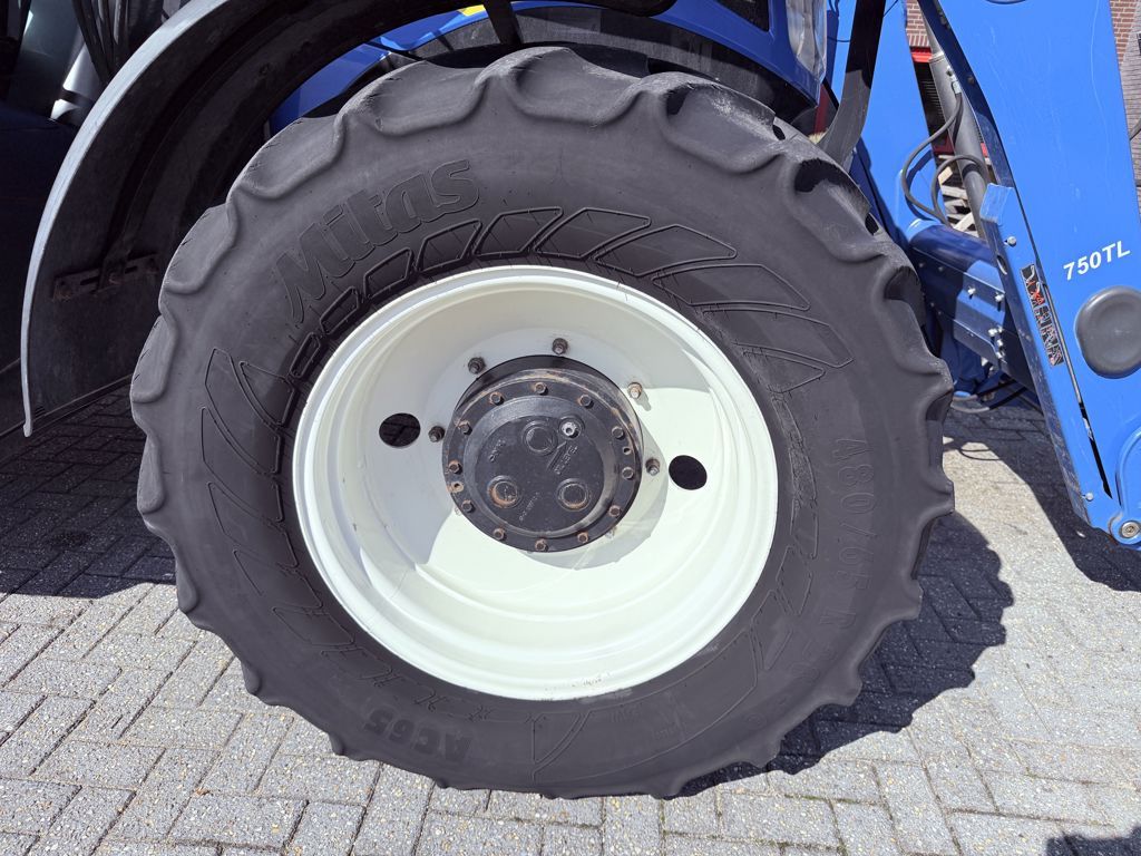 New Holland T6.165 AC + TL750 Voorlader