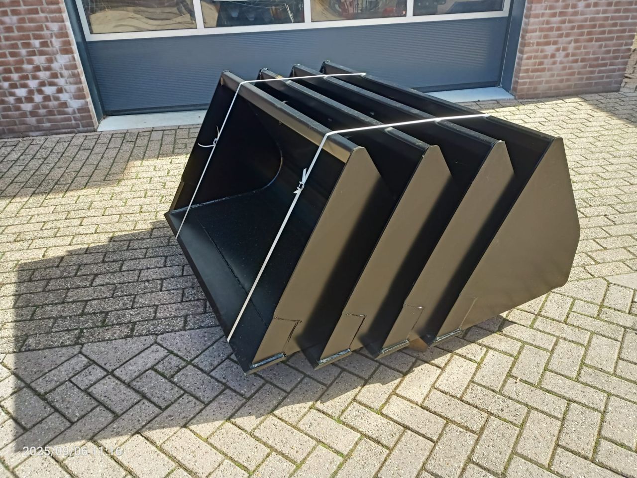 Scherp geprijsde knikmops bakken /grondbak