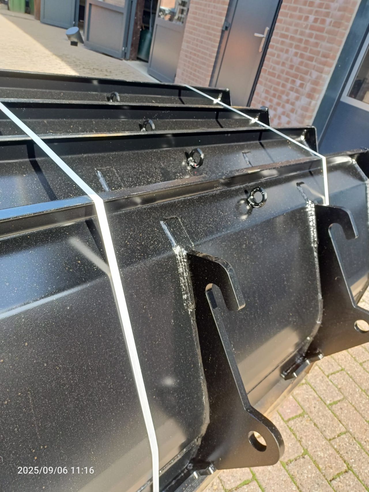 Scherp geprijsde knikmops bakken /grondbak