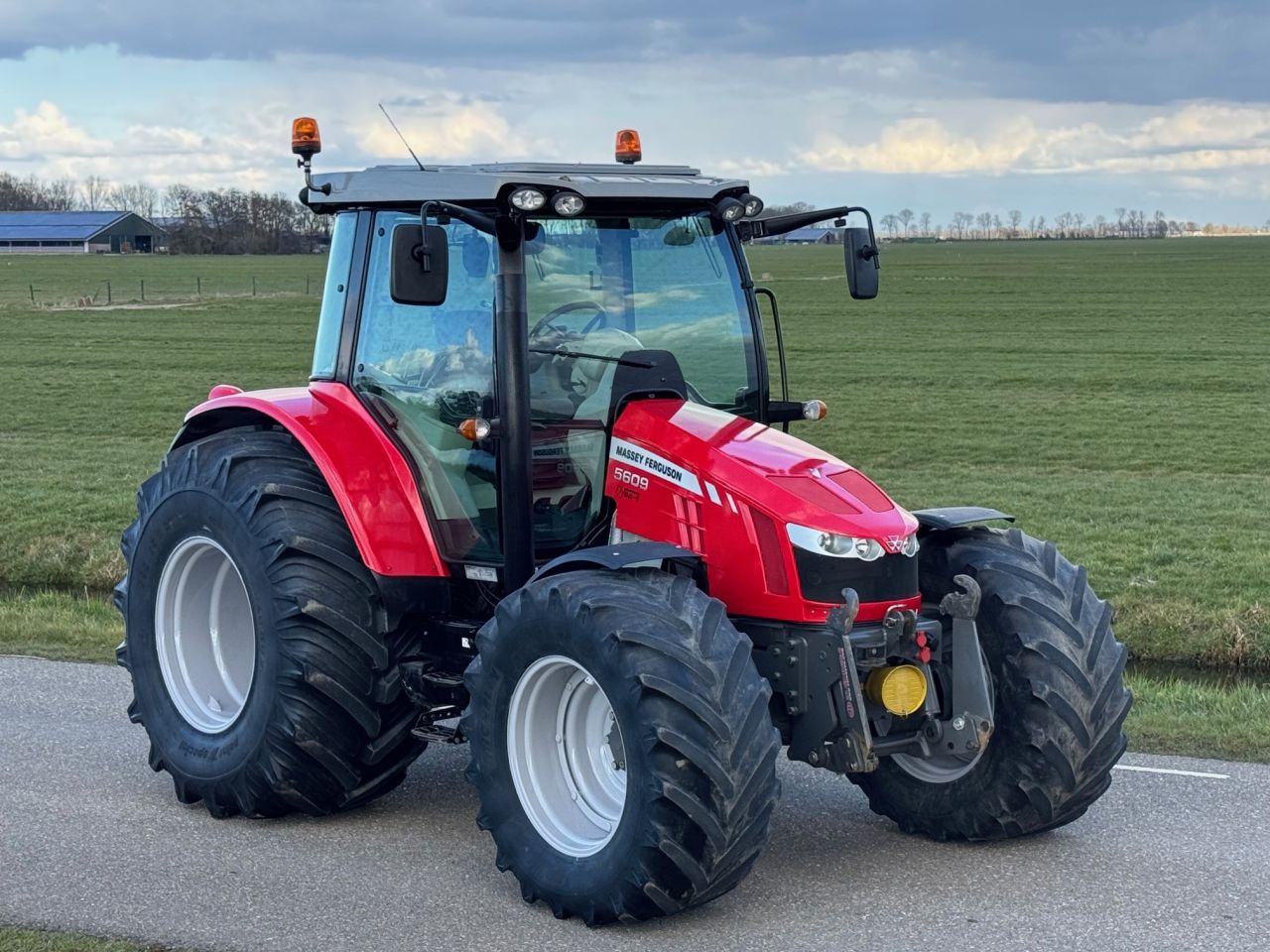 Massey Ferguson 5609 Dyna-4
