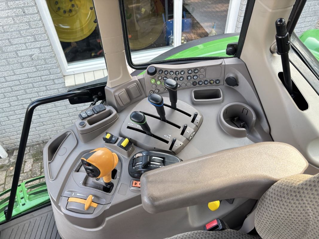 John Deere 6155M