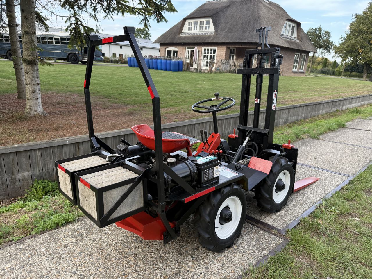 Ruwterrein heftruck 4x4 knikbesturing + hydraulische kiepbak