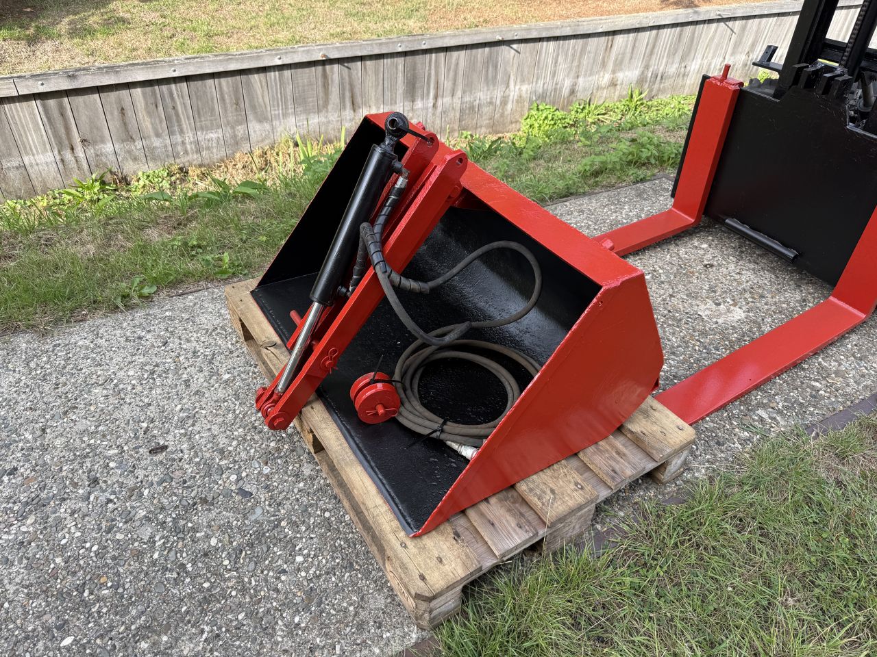 Ruwterrein heftruck 4x4 knikbesturing + hydraulische kiepbak