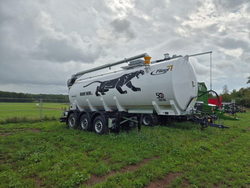 Fliegl STF 30.000 Truck-Line Dreiachs Zubringerfass