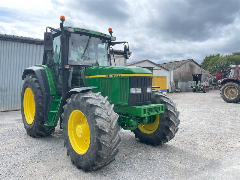 John Deere 6810