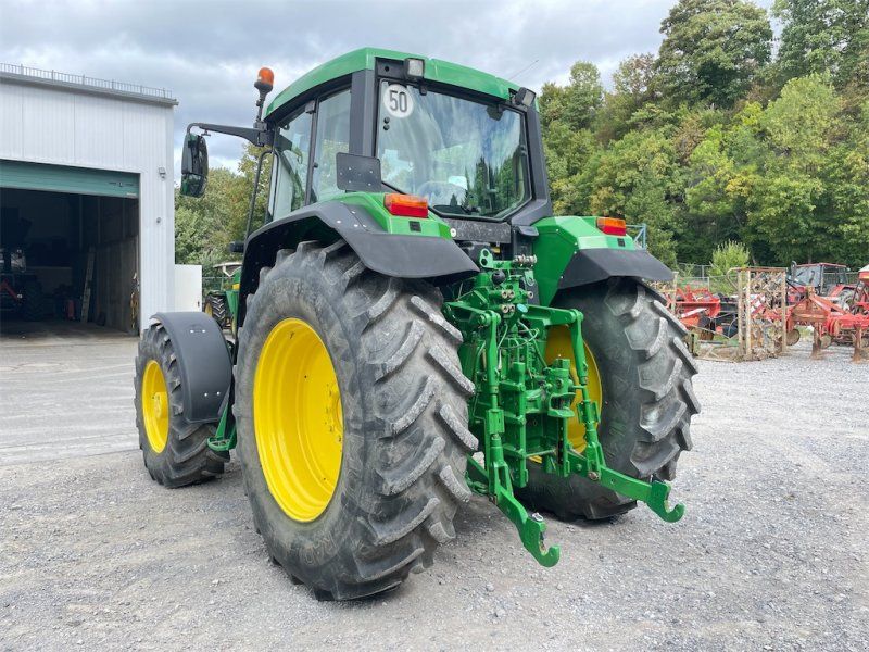 John Deere 6810