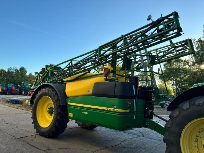 John Deere R952i