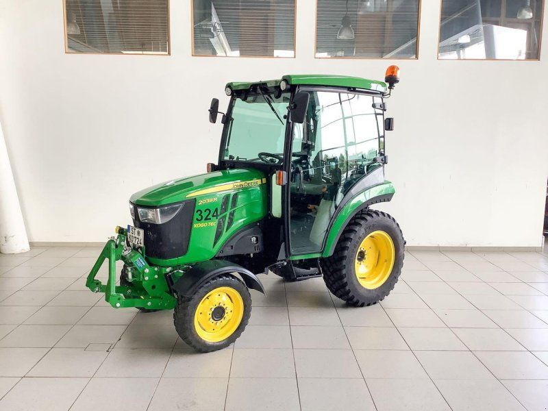 John Deere 2038R