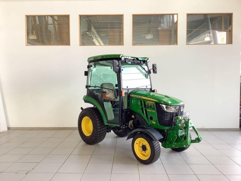 John Deere 2038R
