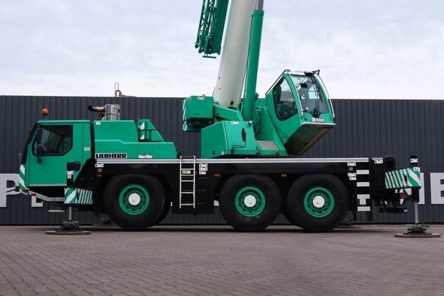 Liebherr LTM1050-3.1 6x6x6 Drive, VarioBase, 50t Capacity,