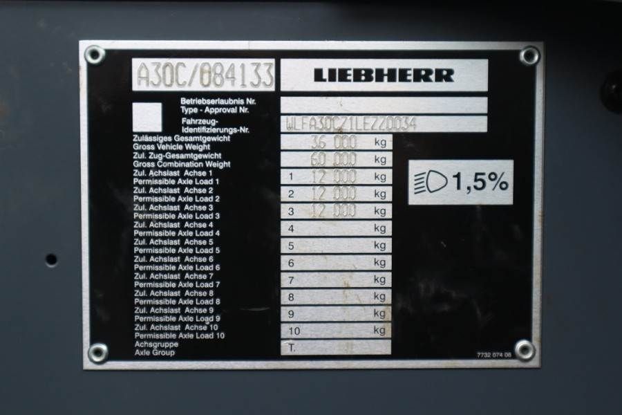 Liebherr LTM1050-3.1 6x6x6 Drive, VarioBase, 50t Capacity,