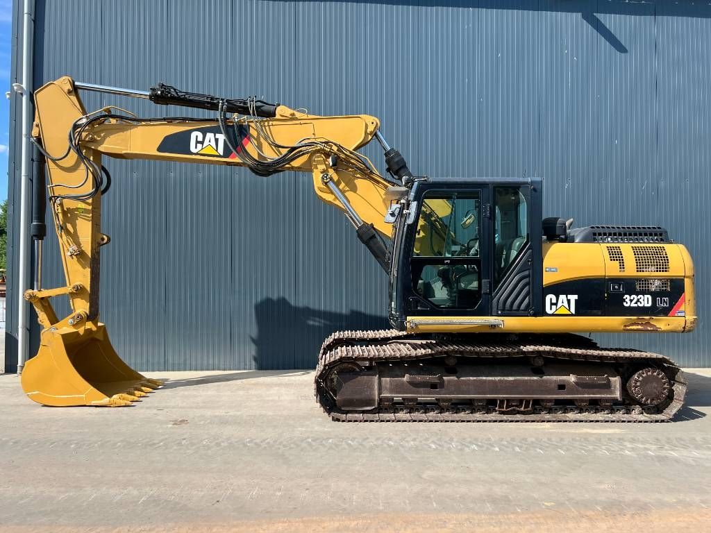 CAT 323D LN VA