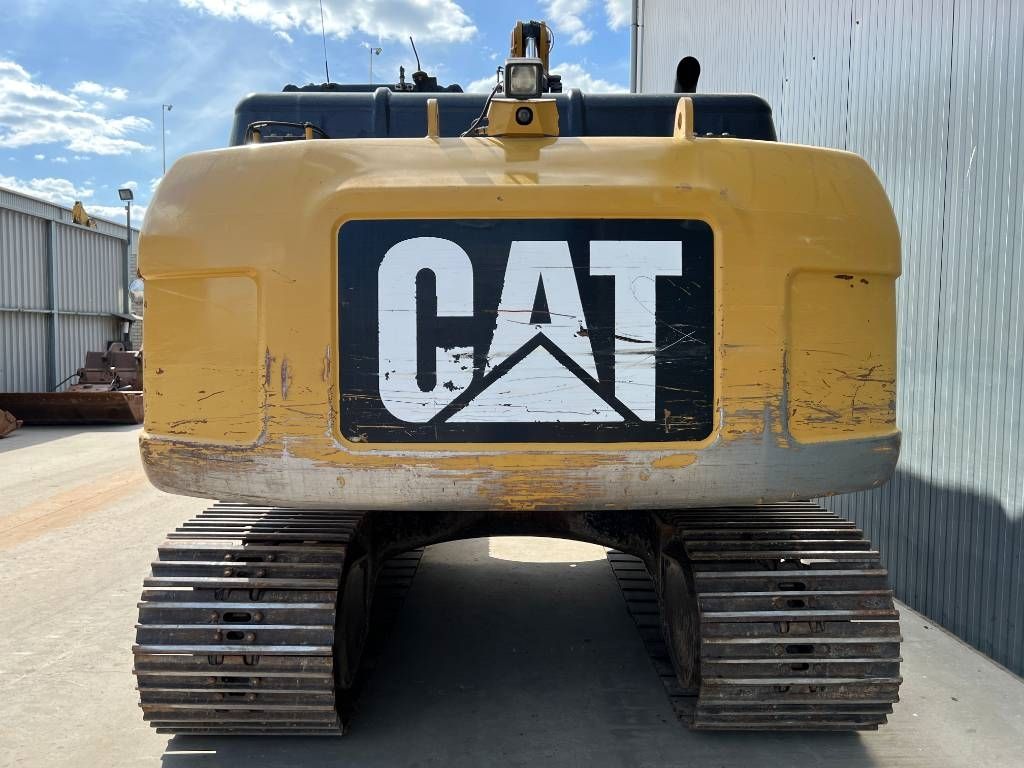 CAT 323D LN VA