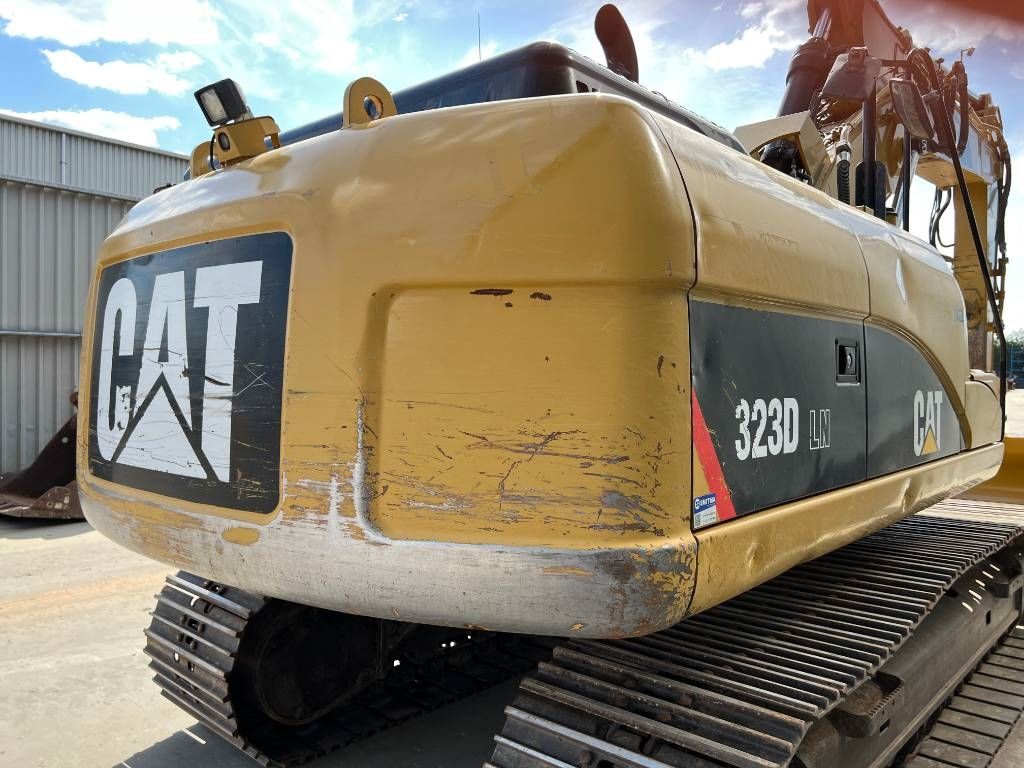 CAT 323D LN VA