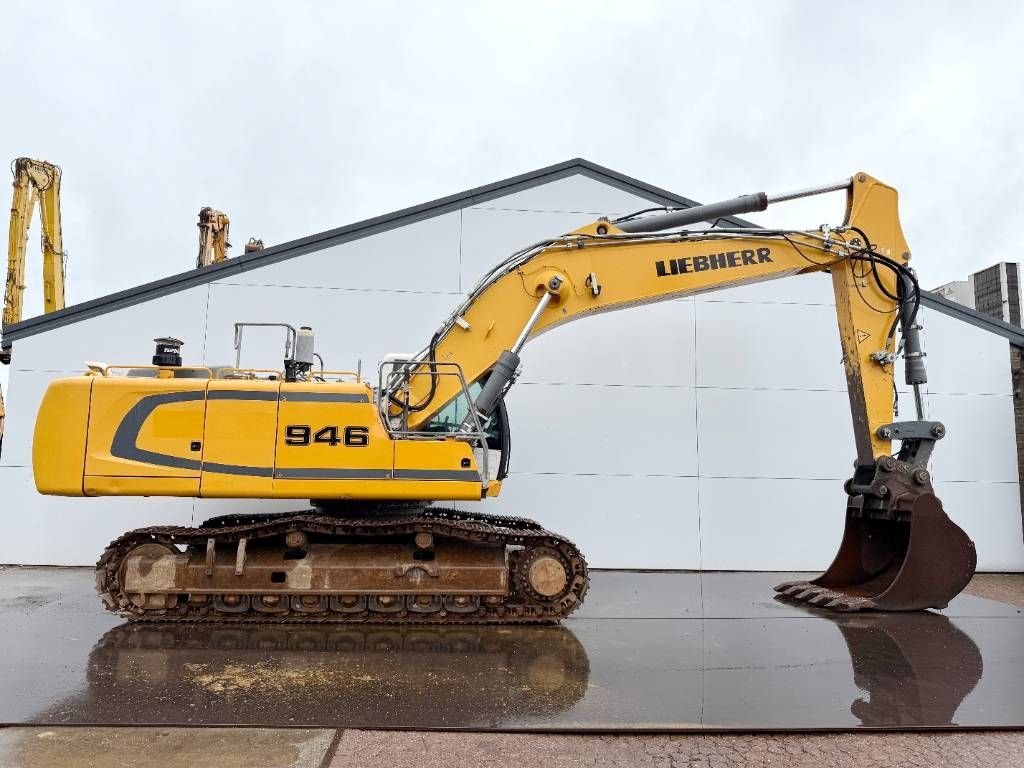 Liebherr R946LC - Hammer Lines / Quick Coupler / Airco
