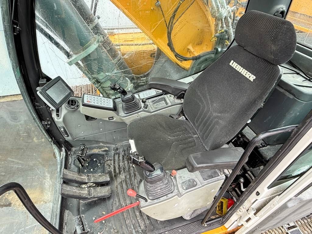 Liebherr R946LC - Hammer Lines / Quick Coupler / Airco