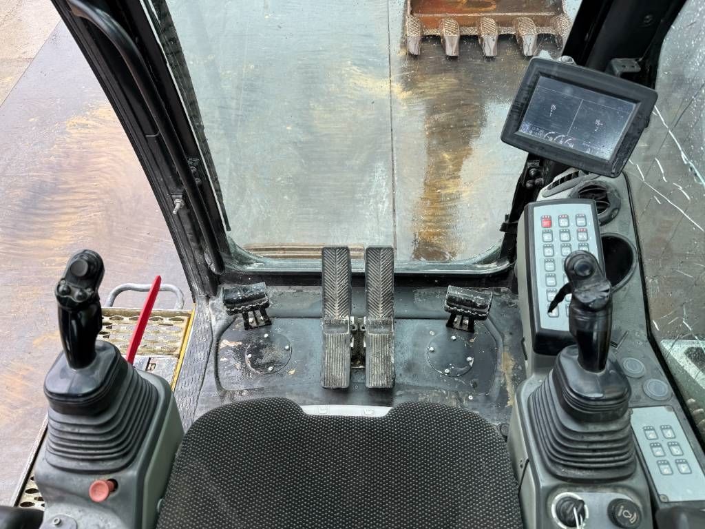 Liebherr R946LC - Hammer Lines / Quick Coupler / Airco