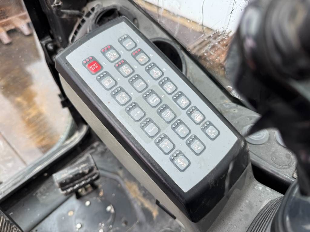 Liebherr R946LC - Hammer Lines / Quick Coupler / Airco