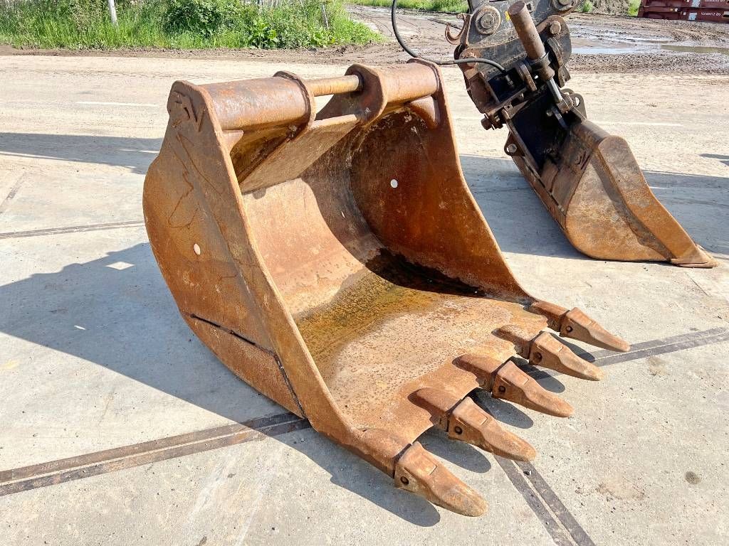 Volvo EC160DL - Tilting + Digging Bucket / Low Hours
