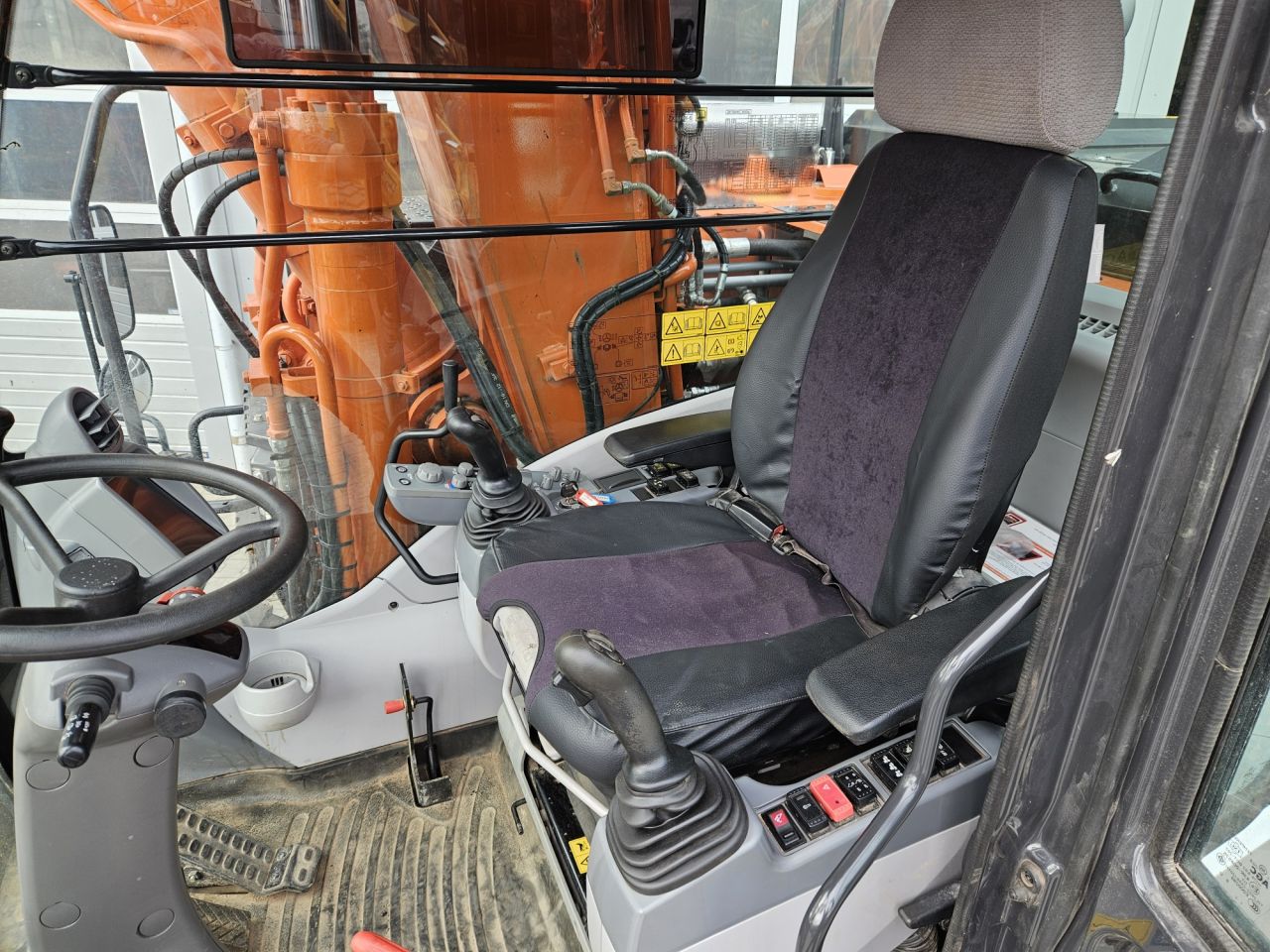 Hitachi ZX170W-6