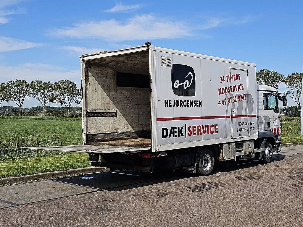 M.A.N. 12.210 TGL l-cab lift