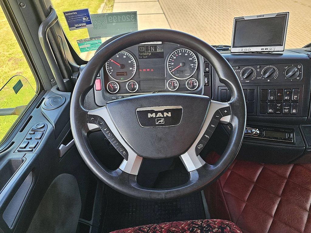 M.A.N. 12.210 TGL l-cab lift