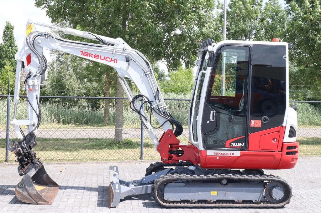 Takeuchi TB235-2 | TREE CUTTER | GRAB | TILT + 5 ATTACHMENTS
