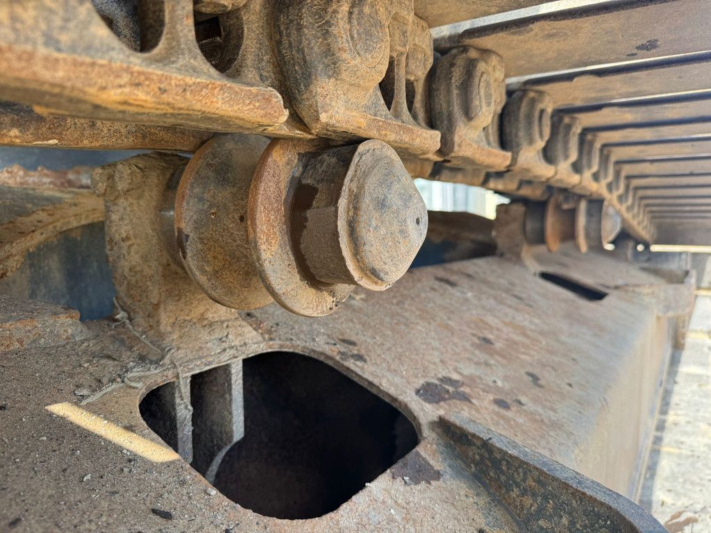 Komatsu PC210LC-10