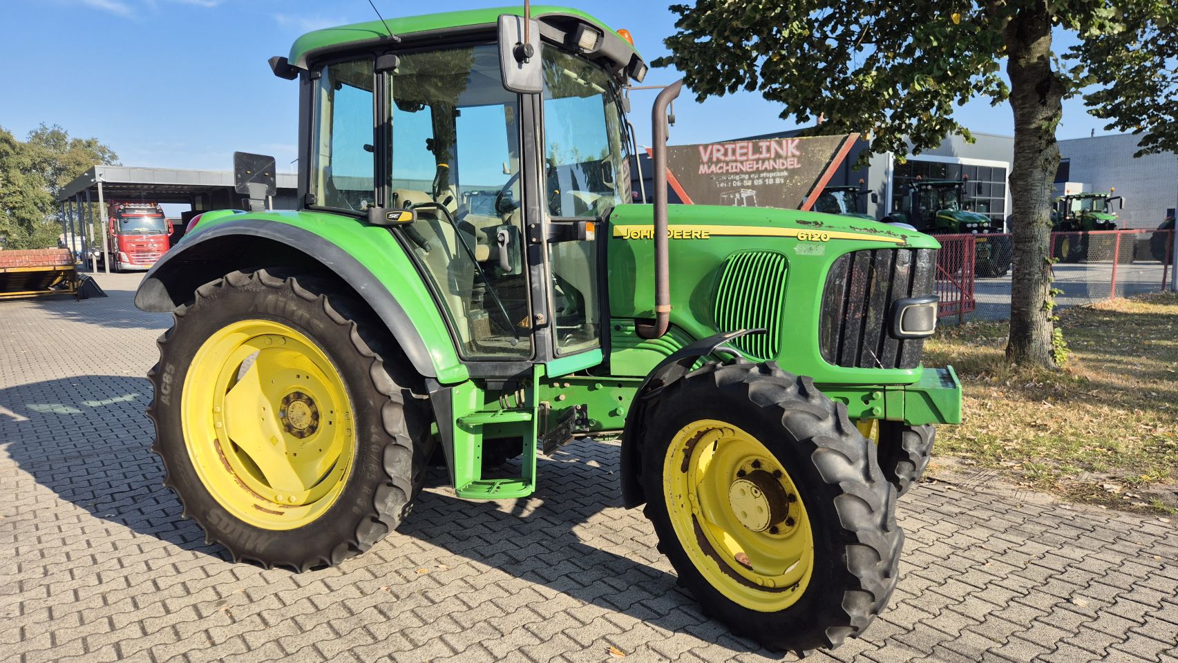 JOHN DEERE 6120 SE met kruip en 4850 uur