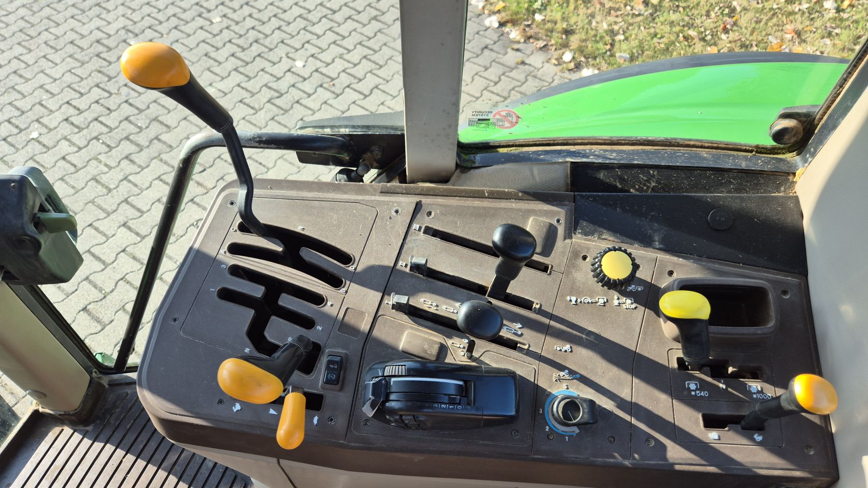 JOHN DEERE 6120 SE met kruip en 4850 uur