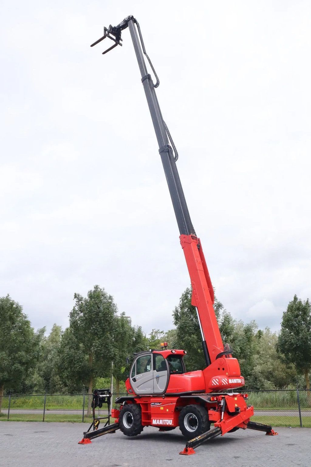 Manitou MRT2150 + S2 | REMOTE | FORKS | 3-TON WINCH