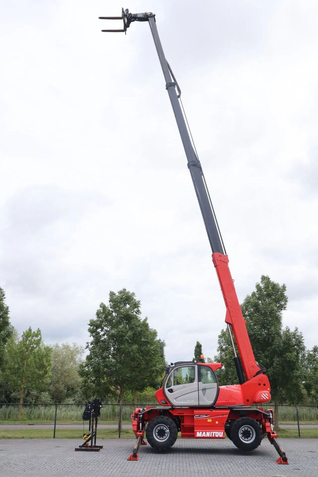 Manitou MRT 2150 + S2 | REMOTE | FORKS | 3-TON WINCH