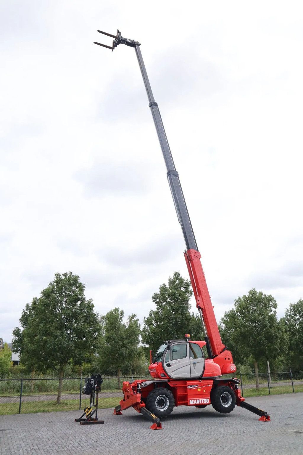 Manitou MRT 2150 + S2 | REMOTE | FORKS | 3-TON WINCH