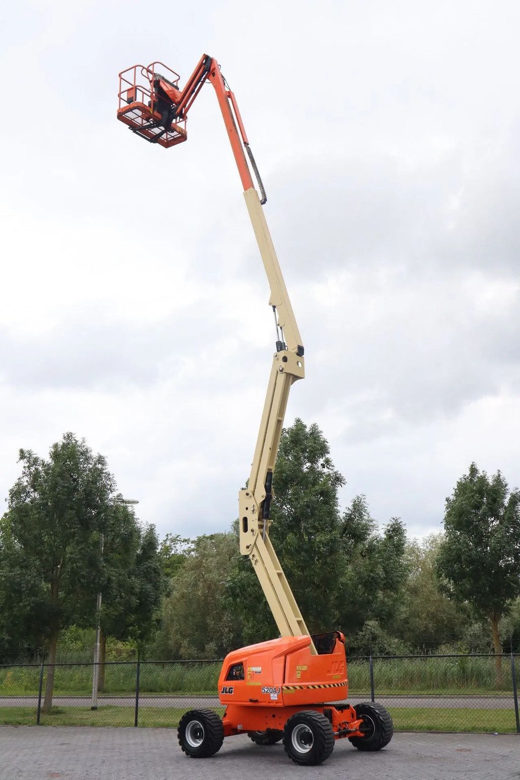 JLG 520AJ | 18 METER | 250 KG