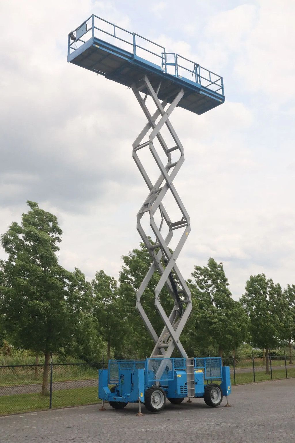 Genie GS-4390 RT | 15 METER | 680 KG