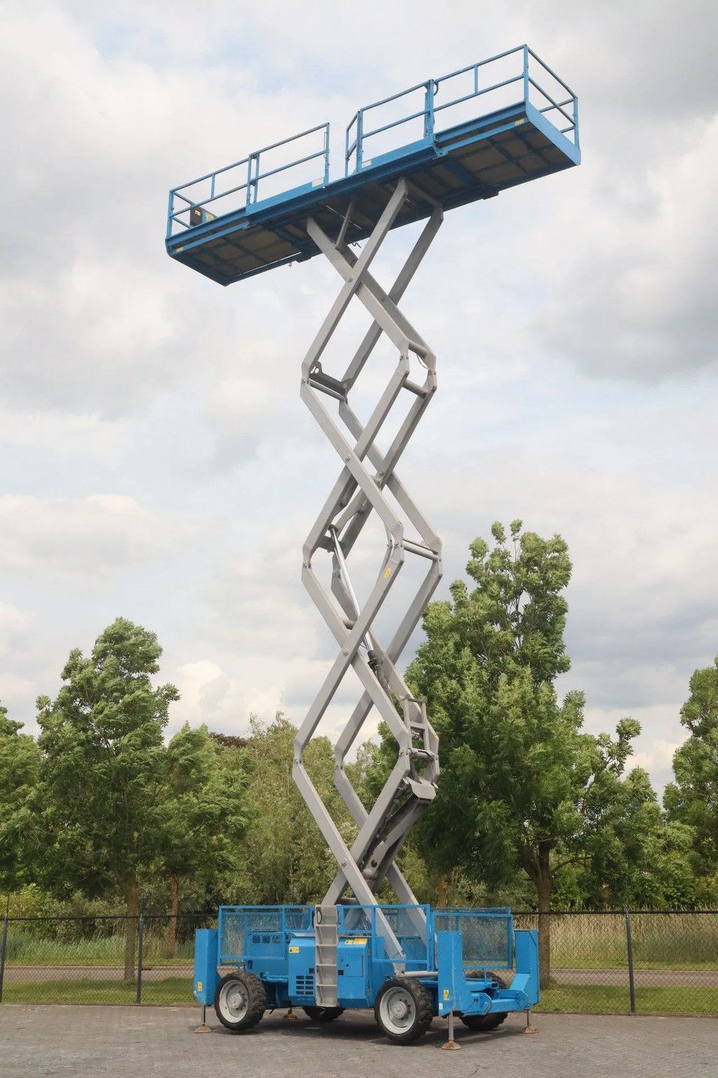 Genie GS-4390 RT | 15 METER | 680 KG