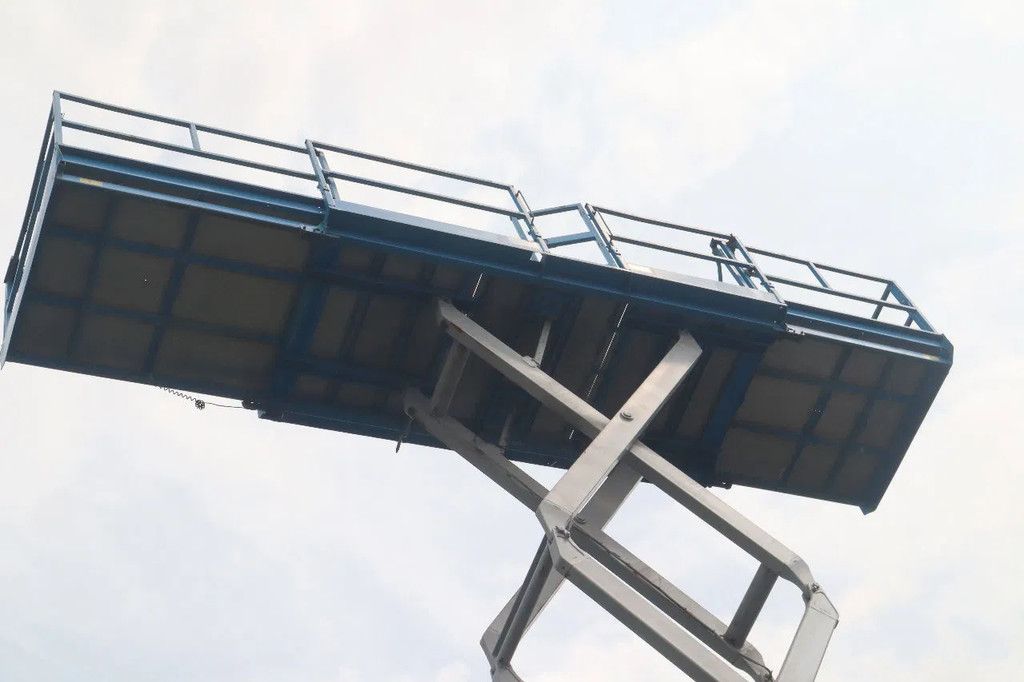 Genie GS-4390 RT | 15 METER | 680 KG