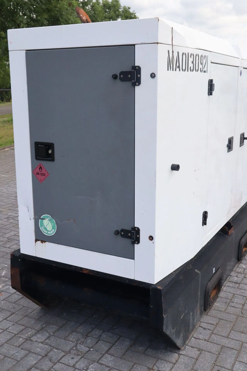 SDMO R90C3 | 90 KVA | 400 V