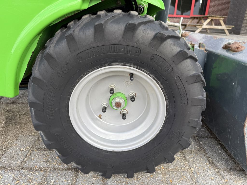 Avant 218 met Grondbak