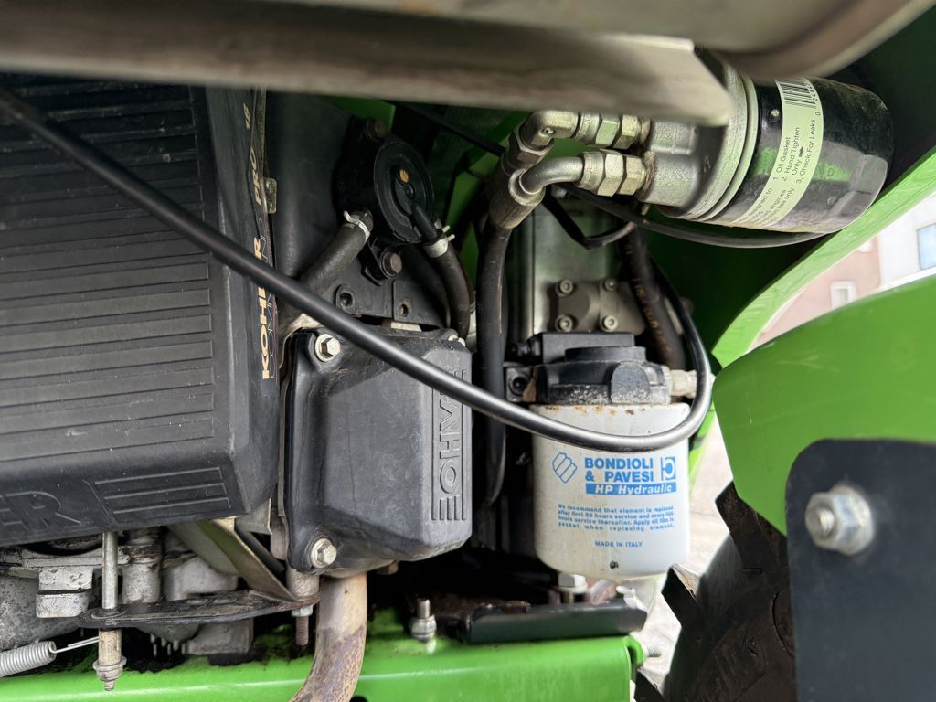 Avant 218 met Grondbak