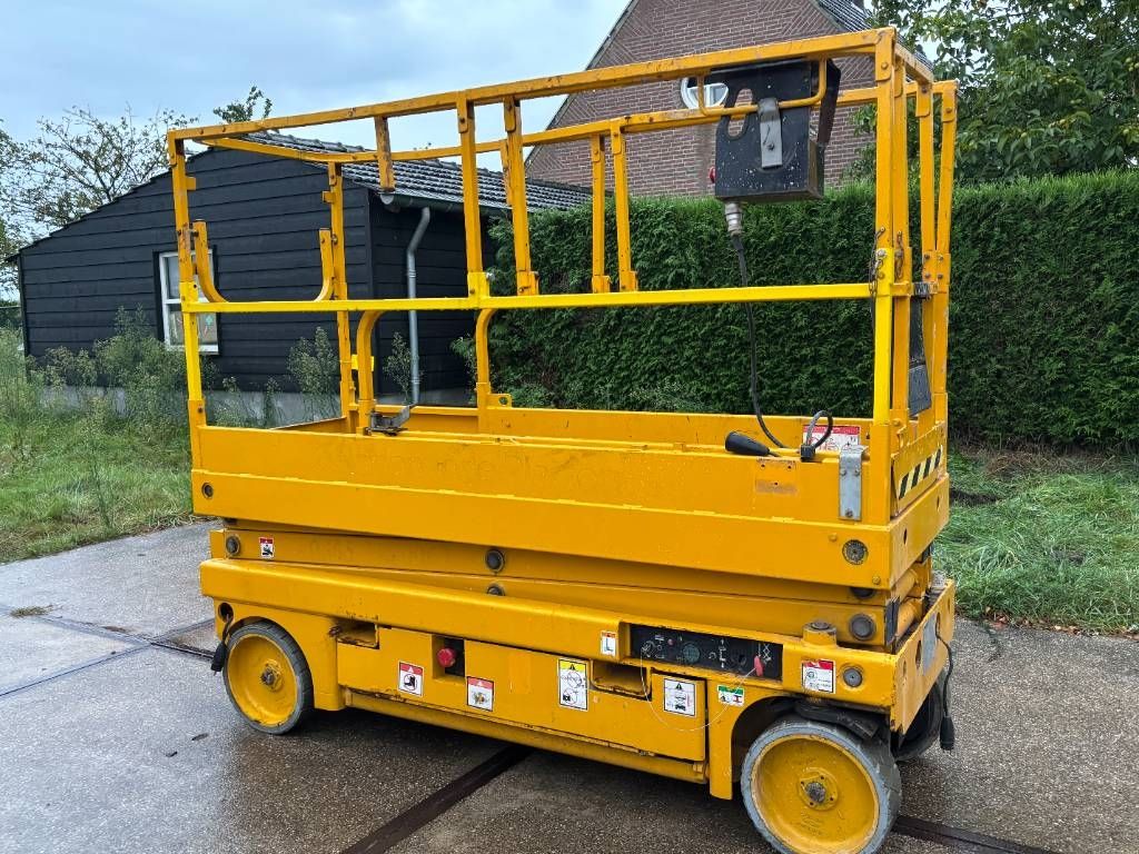 Haulotte Compact 8 8m schaarlift Haulotte hoogwerker