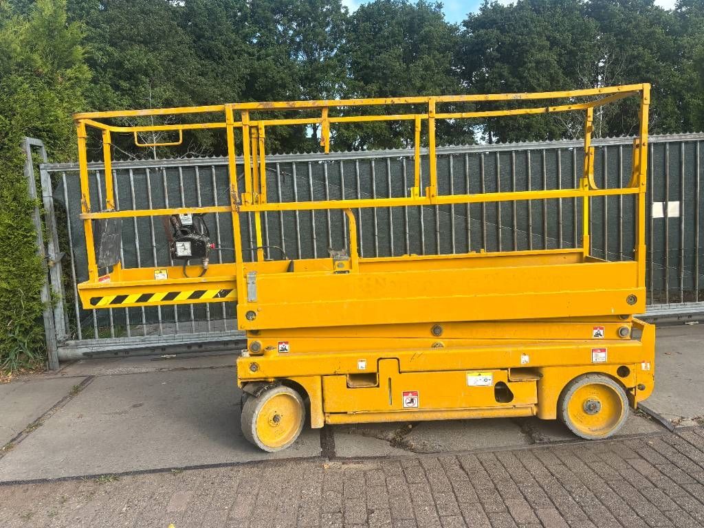 Haulotte Compact 8 8m schaarlift Haulotte hoogwerker