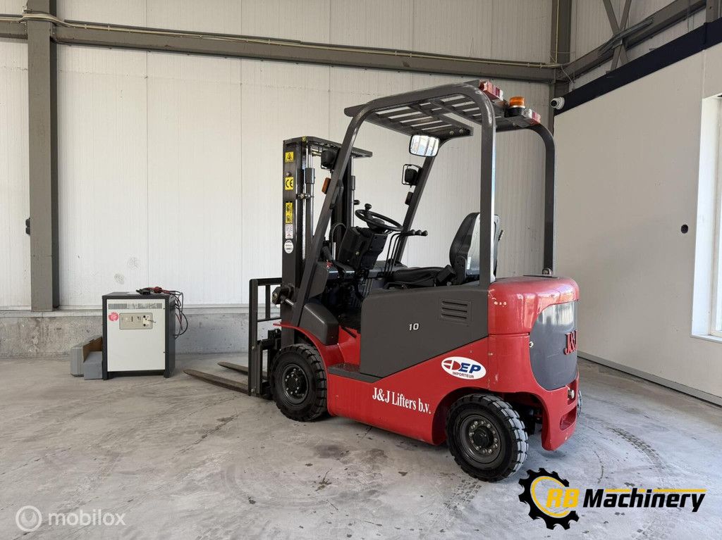 Nette heftruck met weinig uren (373 uur) CPD10J.