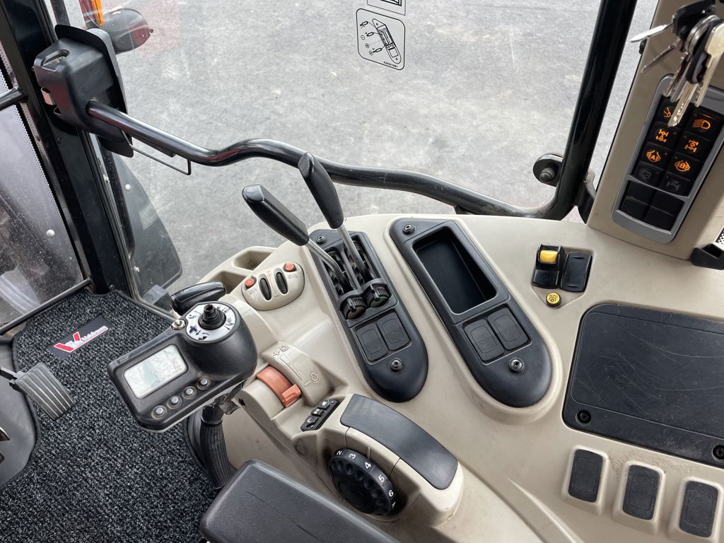 Massey Ferguson 5610 DYNA-4