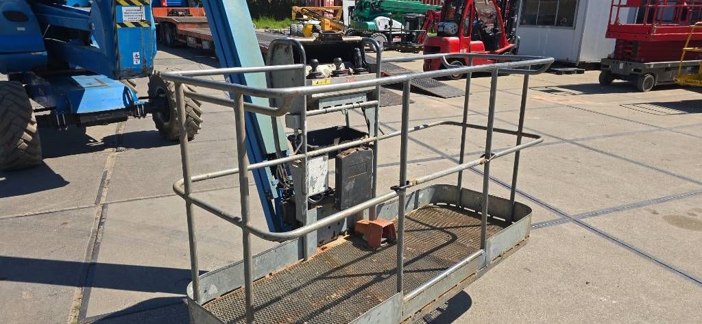 Manitou 200 ATJ 20m hoogwerker 4x4 diesel knikarm