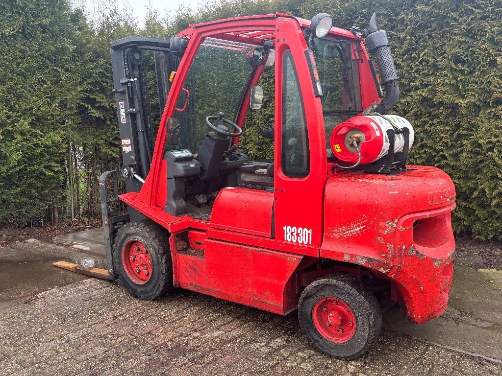 Nissan UG1D2A30LQ 3 tonner lpg triple mast sideshift