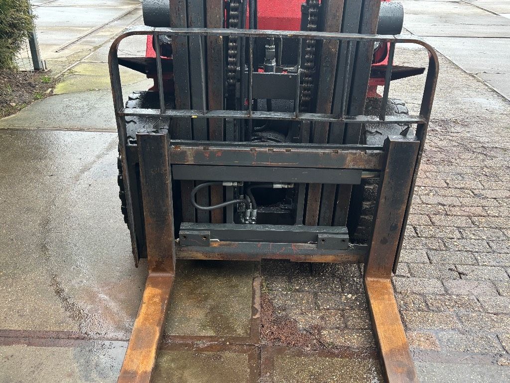 Nissan UG1D2A30LQ 3 tonner lpg triple mast sideshift