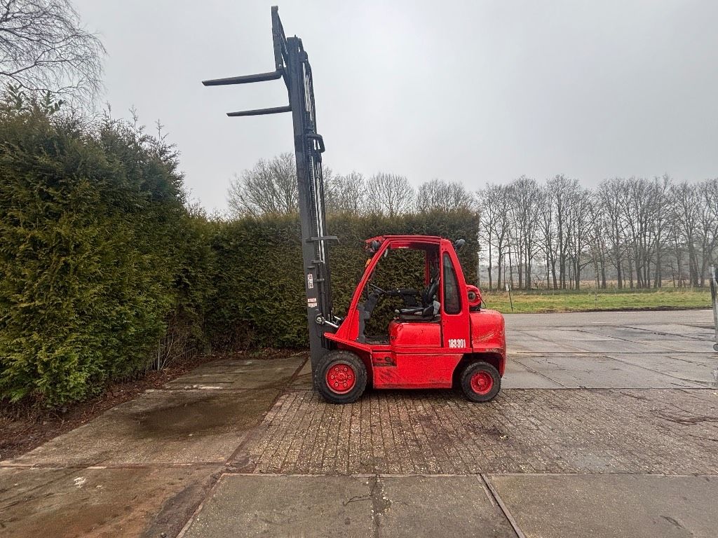 Nissan UG1D2A30LQ 3 tonner lpg triple mast sideshift