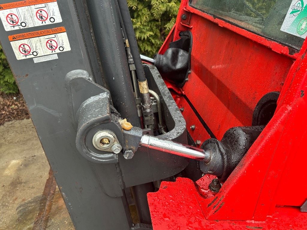 Nissan UG1D2A30LQ 3 tonner lpg triple mast sideshift