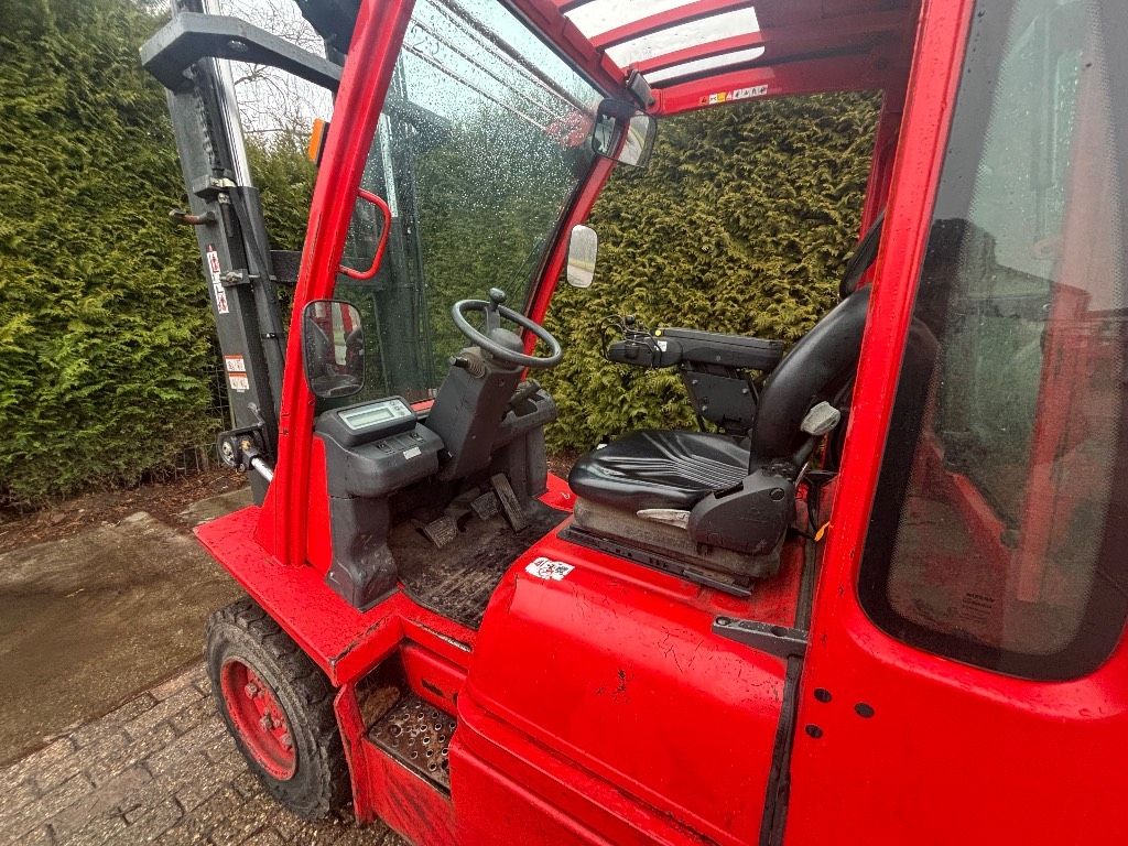 Nissan UG1D2A30LQ 3 tonner lpg triple mast sideshift